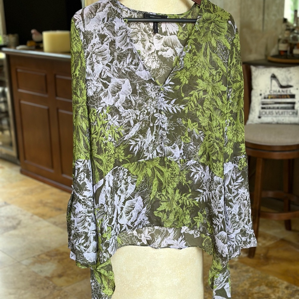 BCBG Top - Picture 1 of 3